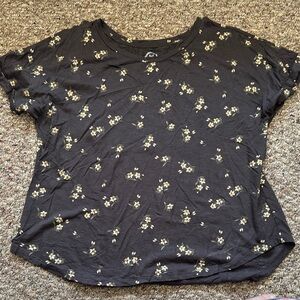 Maurices Black Floral Short Sleeve Tee